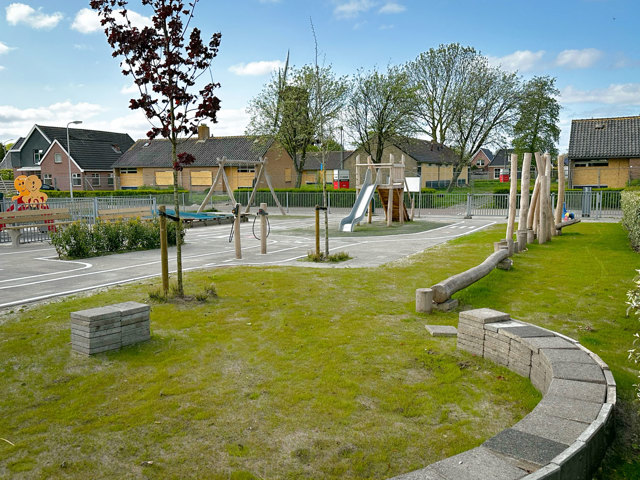Circulair Tegels Schoolplein Bakker Speeltoestellen