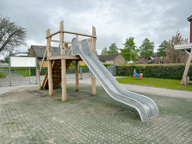 Robinia Glijbaantoren Bakker Speeltoestellen Anjum