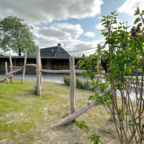 Groen Schoolplein Robinia Bakker Speeltoestellen