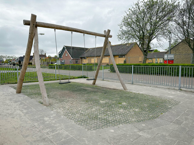 Robinia Schommel Bakker Speeltoestellen Anjum (1)