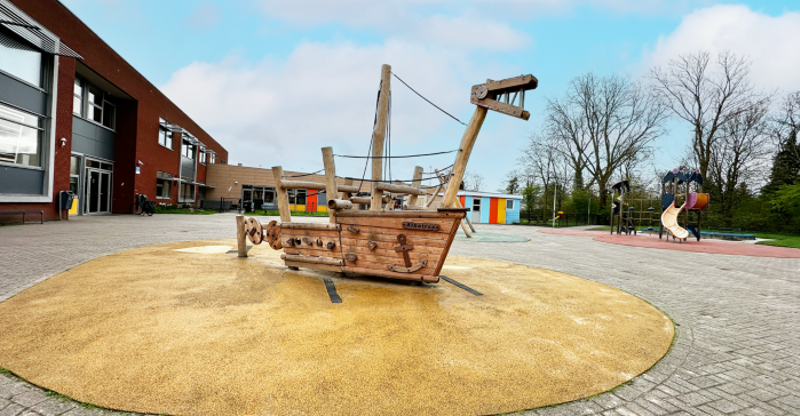 Speelschip robinia - Franeker (1)