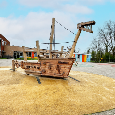 Speelschip robinia - Franeker (1)