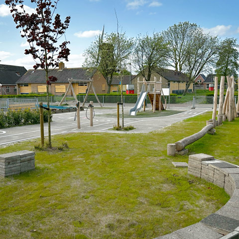 Circulair Tegels Schoolplein Bakker Speeltoestellen