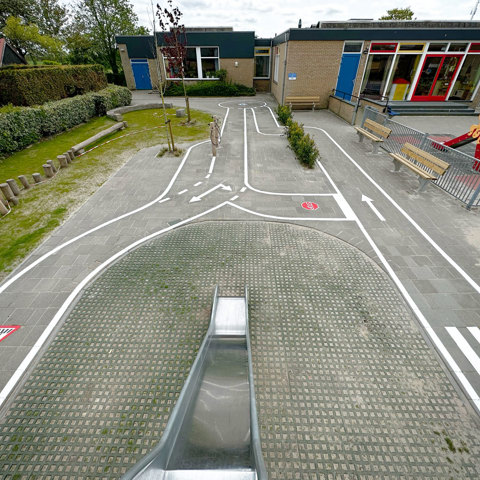 Verkeersparcours Schoolplein Bakker Speeltoestellen