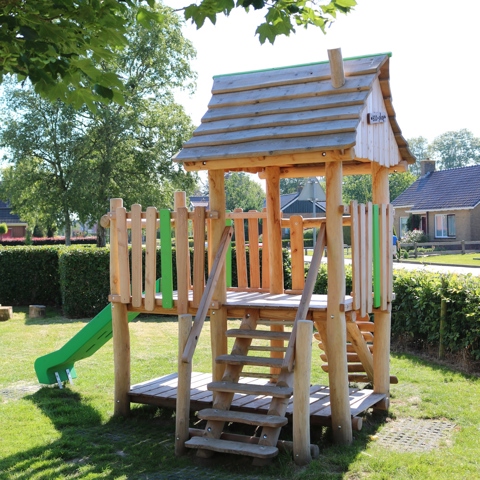 Speelhuisje met glijbaan robinia - Broeksterwâld (4)