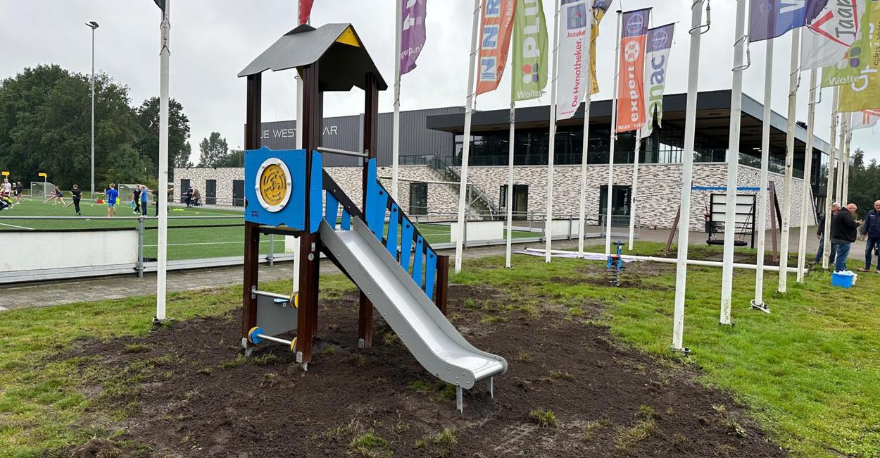 Extra speelplezier voor de kleintjes bij het voetbalveld