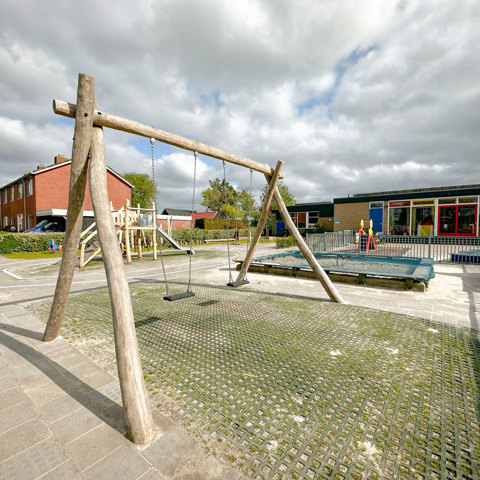 Schommel Robinia Bakker Speeltoestellen
