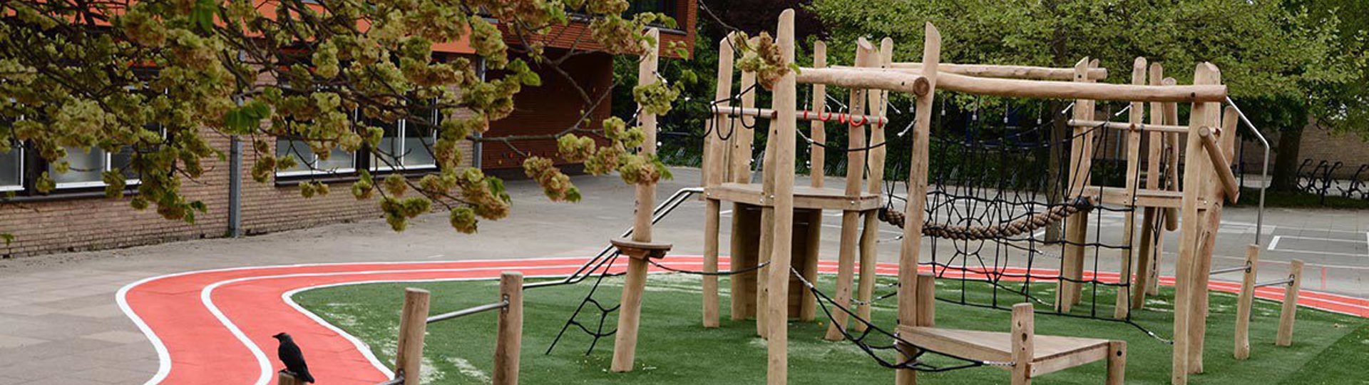 Schoolplein Robinia Speeltoestel